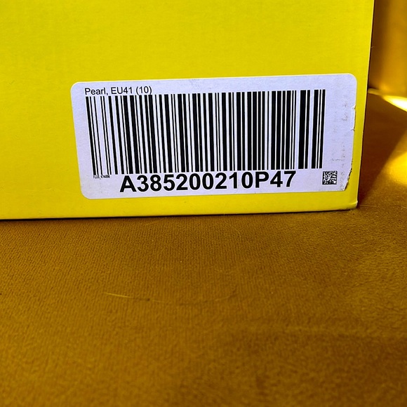 FLY LONDON Boots KARA664FLY zone SIZE 10 Cool pearl opalescent look with buckle - Picture 5 of 10